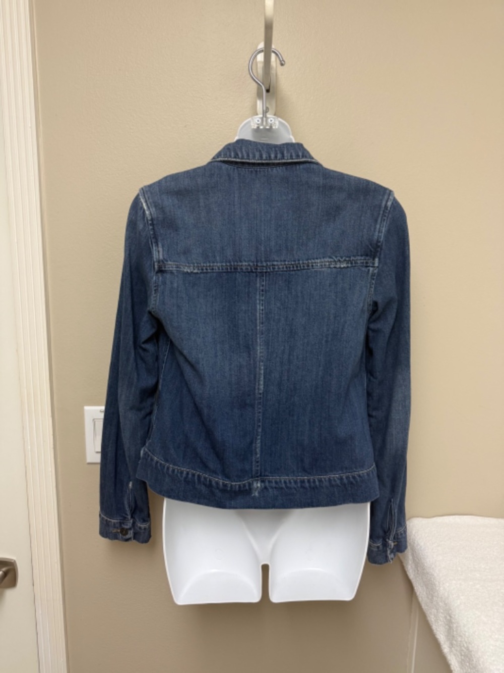PAIGE Denim Jacket "Junya Destructed" Long Sleeve Pockets Blue Distressed Sz XS - Picture 11 of 15